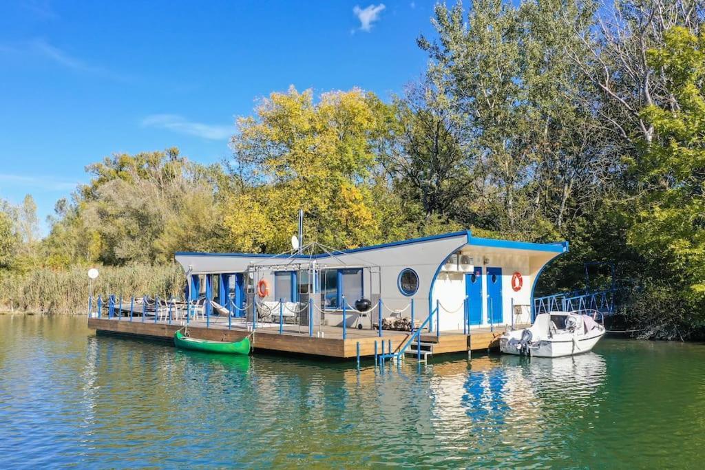 Ocarujuci Houseboat Na Dunaji Bratislava Exterior foto