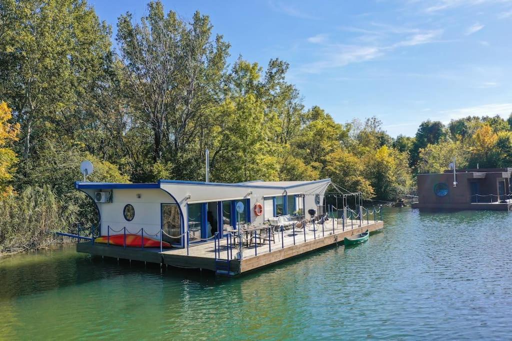 Ocarujuci Houseboat Na Dunaji Bratislava Exterior foto