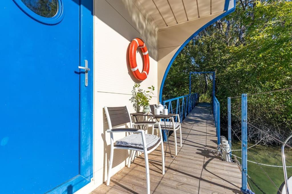 Ocarujuci Houseboat Na Dunaji Bratislava Exterior foto