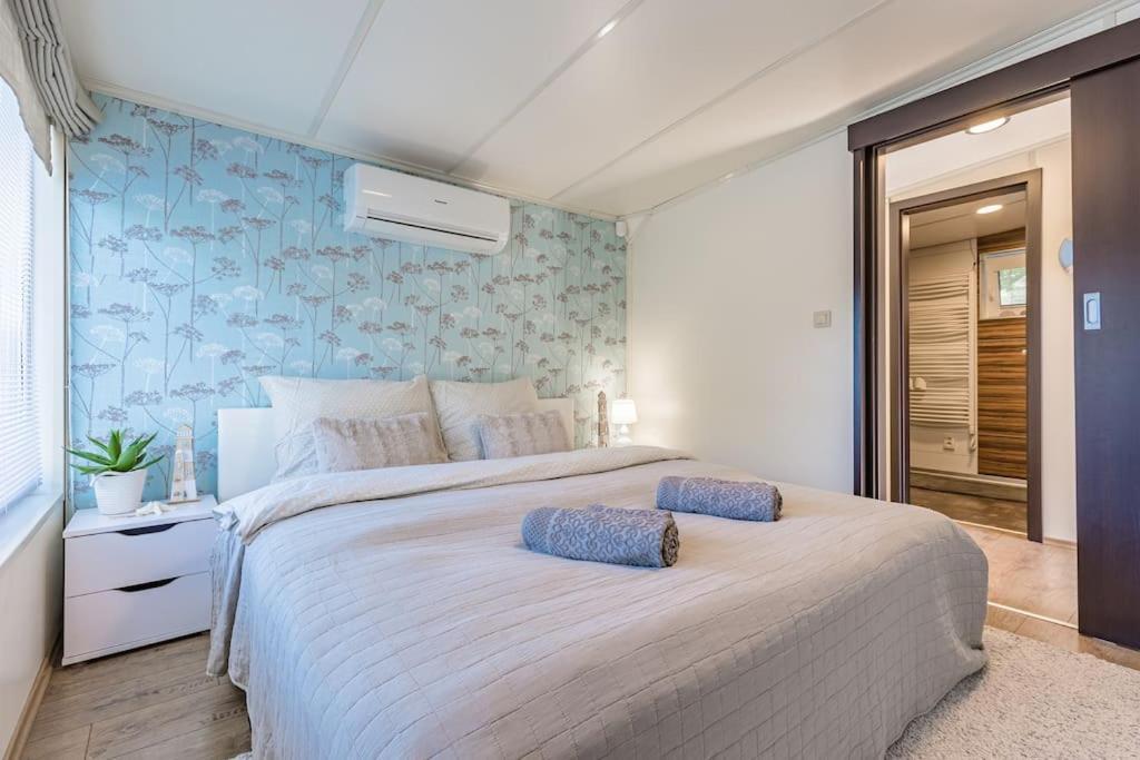 Ocarujuci Houseboat Na Dunaji Bratislava Exterior foto