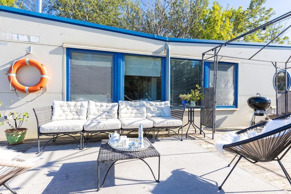 Ocarujuci Houseboat Na Dunaji Bratislava Exterior foto